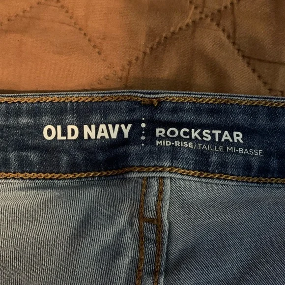 Cute embroidered Old Navy jeans - Picture 4 of 4
